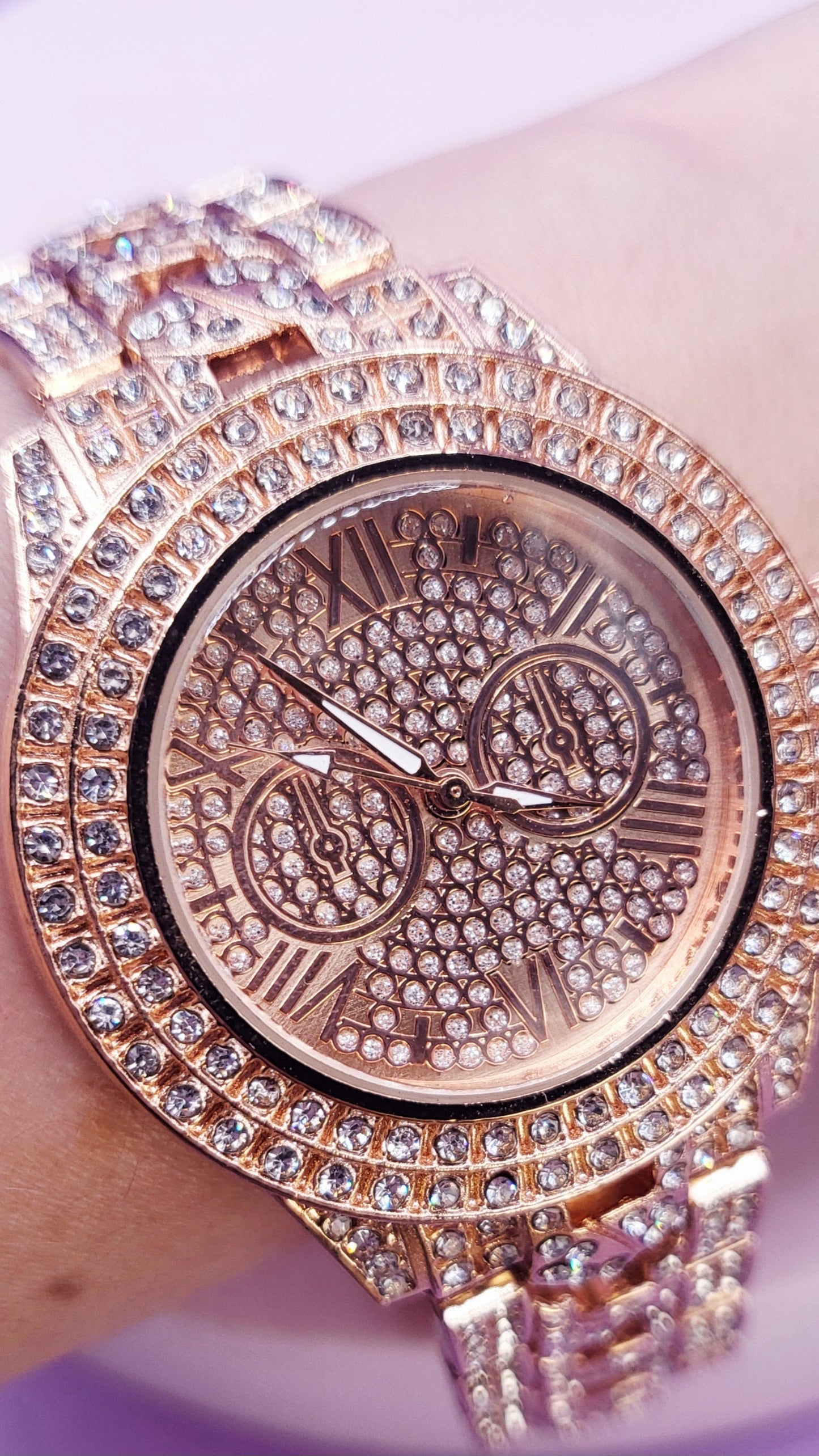 Queen Crystal Round Face Watch