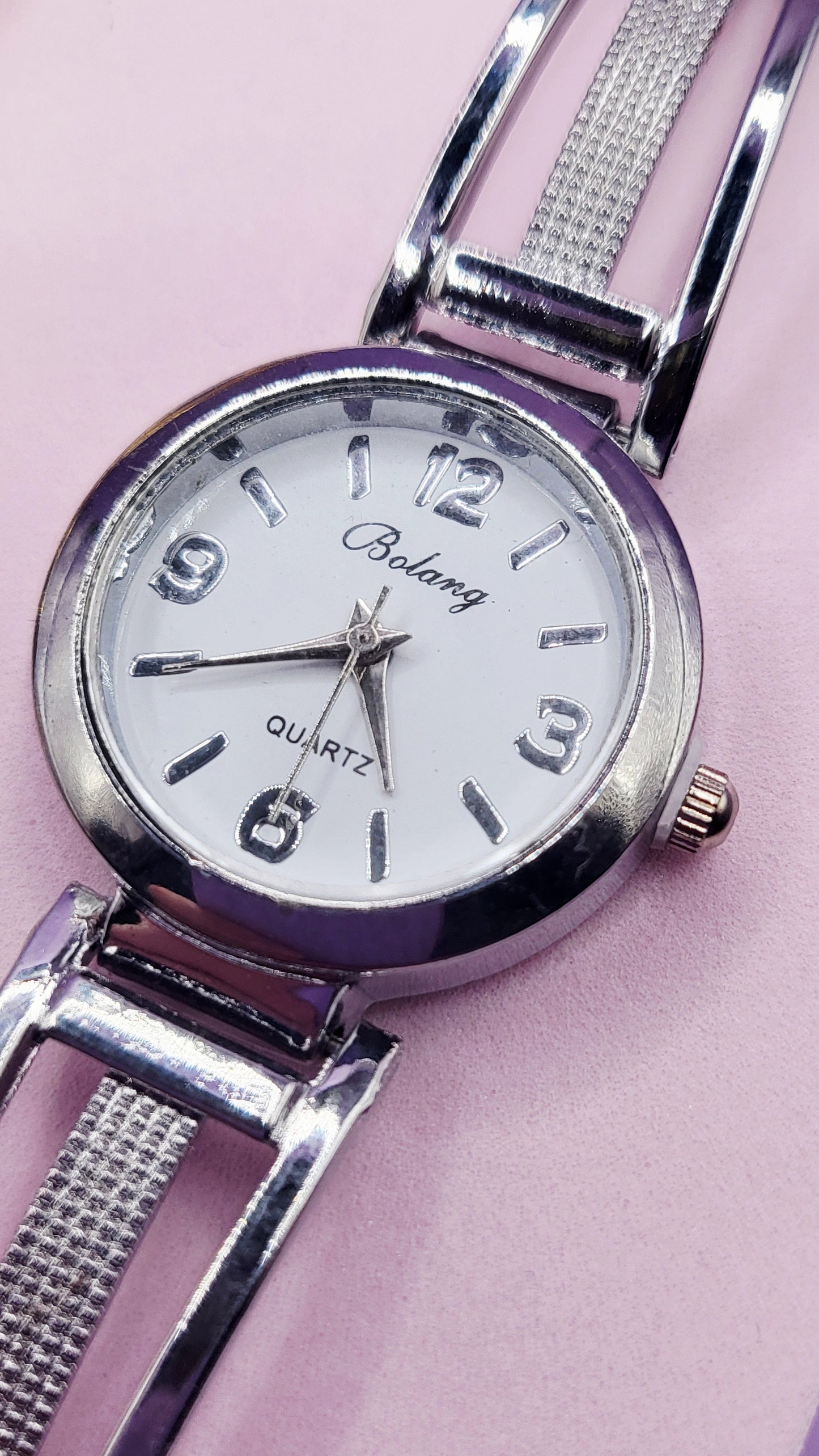 Essence Round Quartz Watch