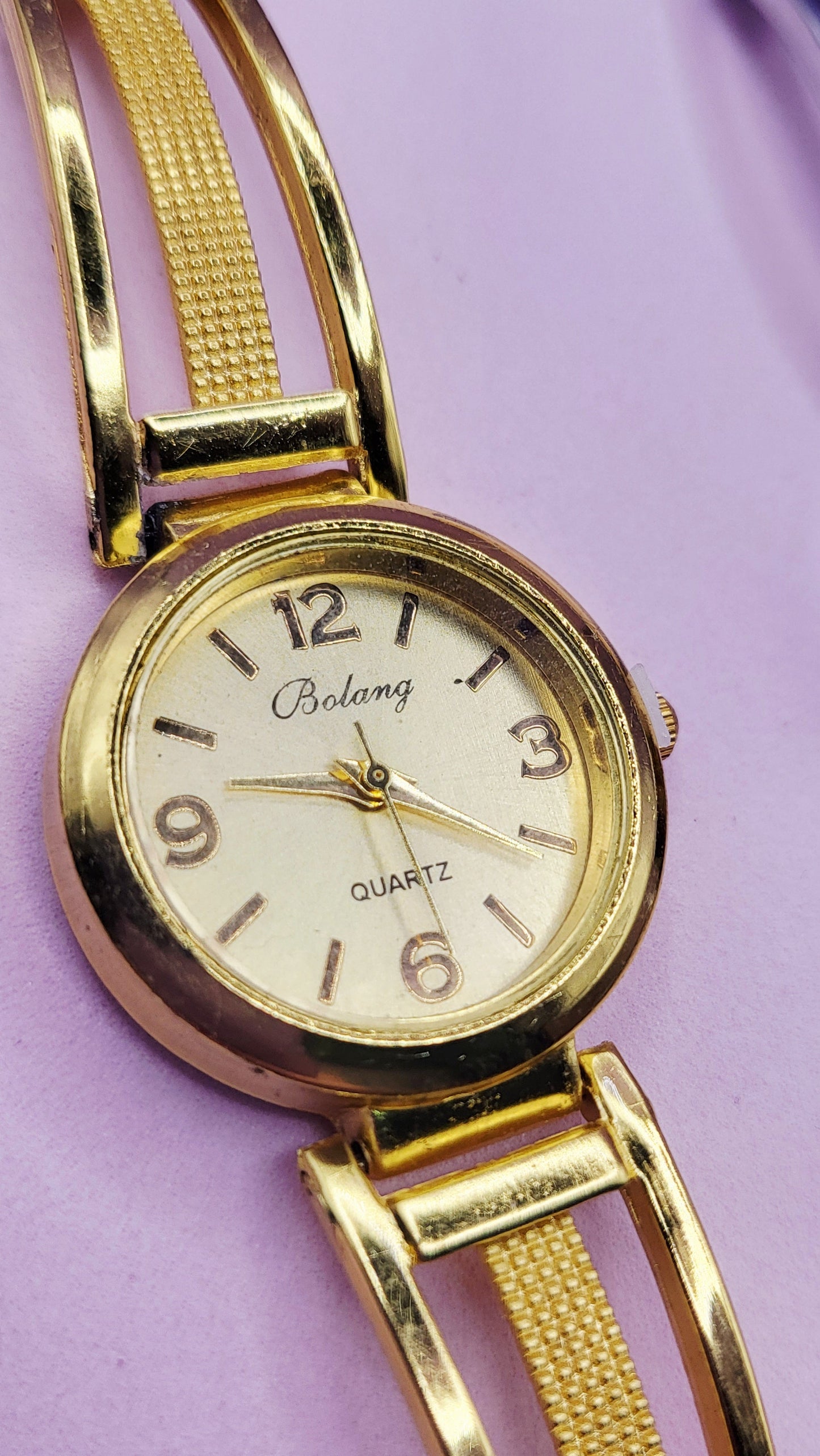 Essence Round Quartz Watch