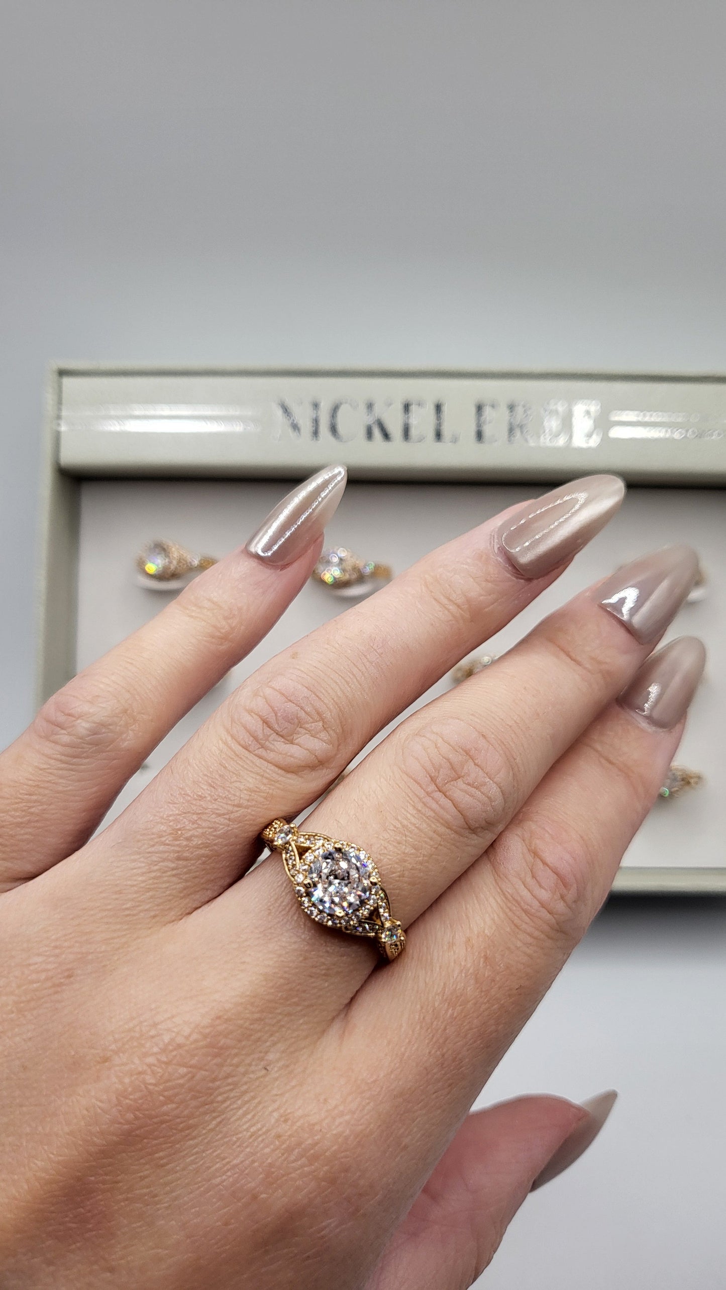 Define Crystal Ring Gold Box set of 12