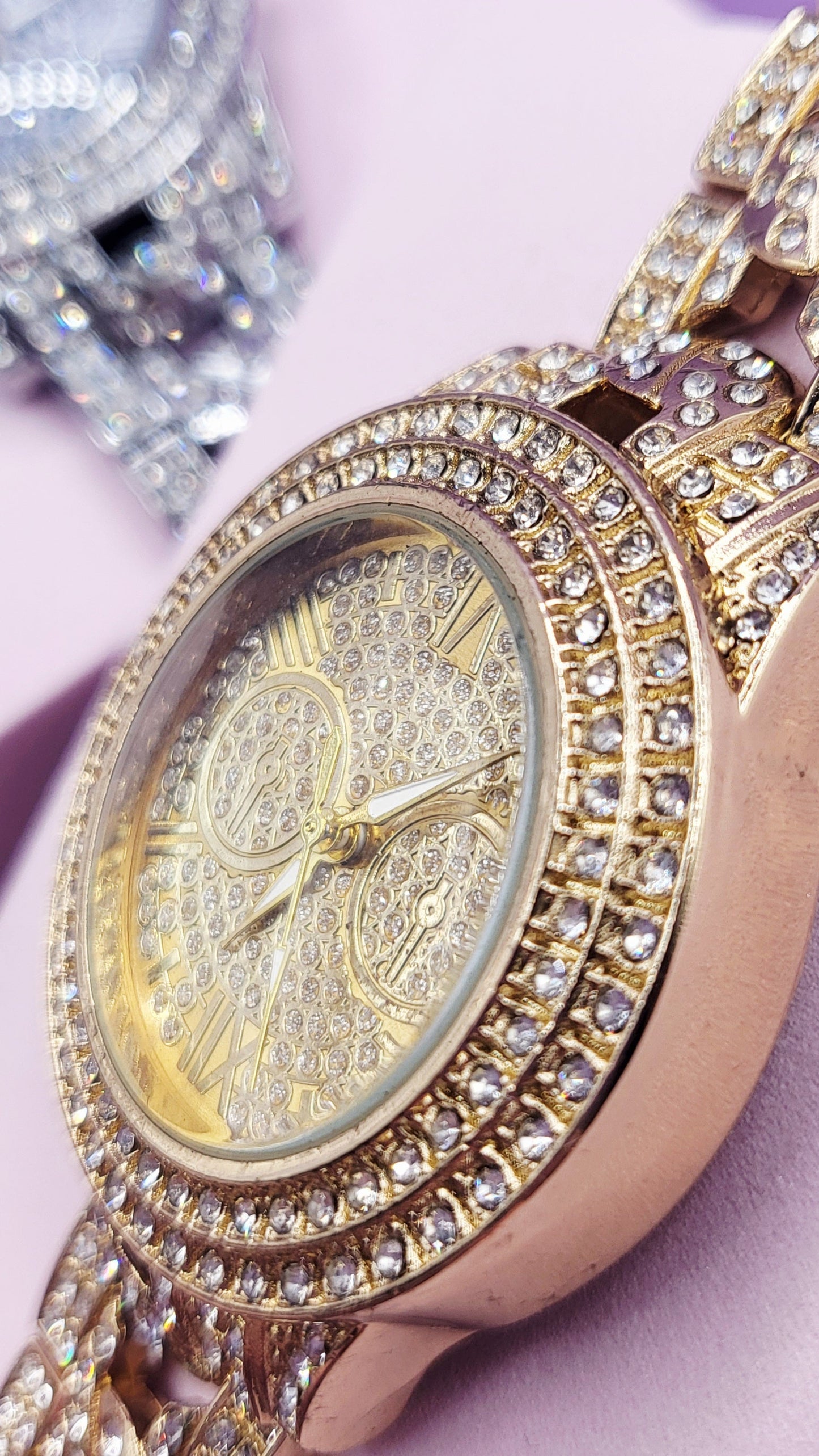 Queen Crystal Round Face Watch