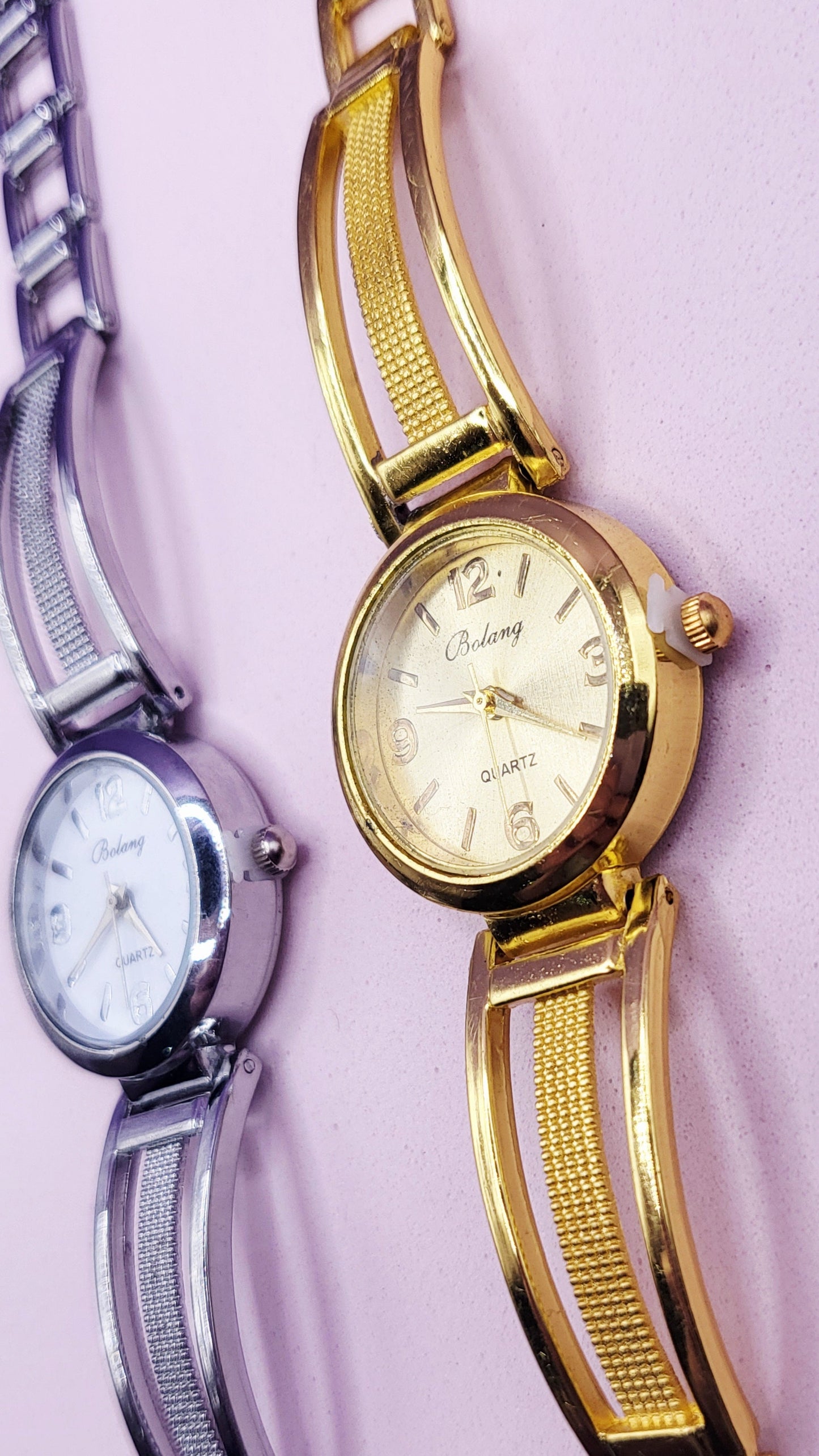 Essence Round Quartz Watch