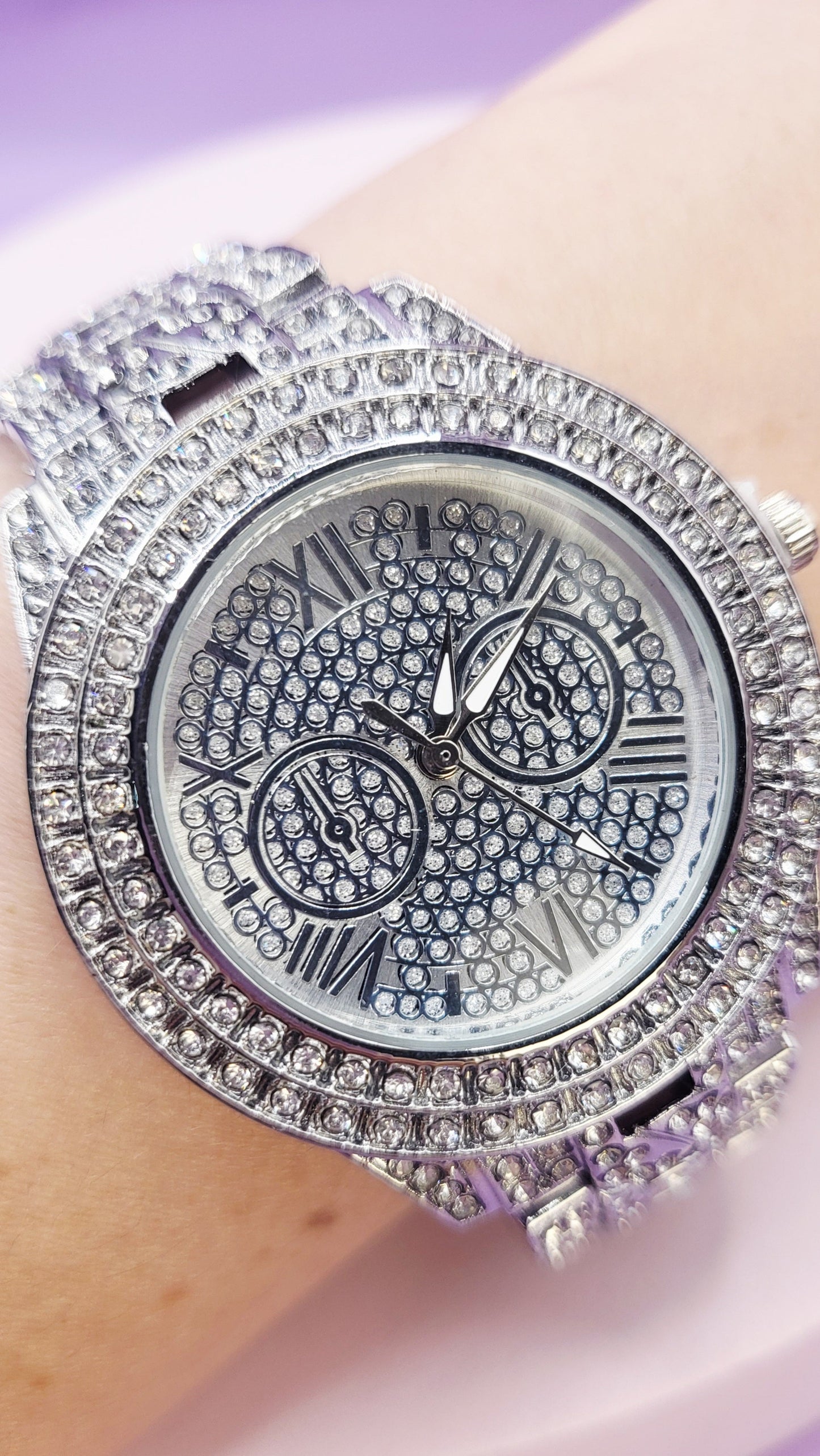 Queen Crystal Round Face Watch