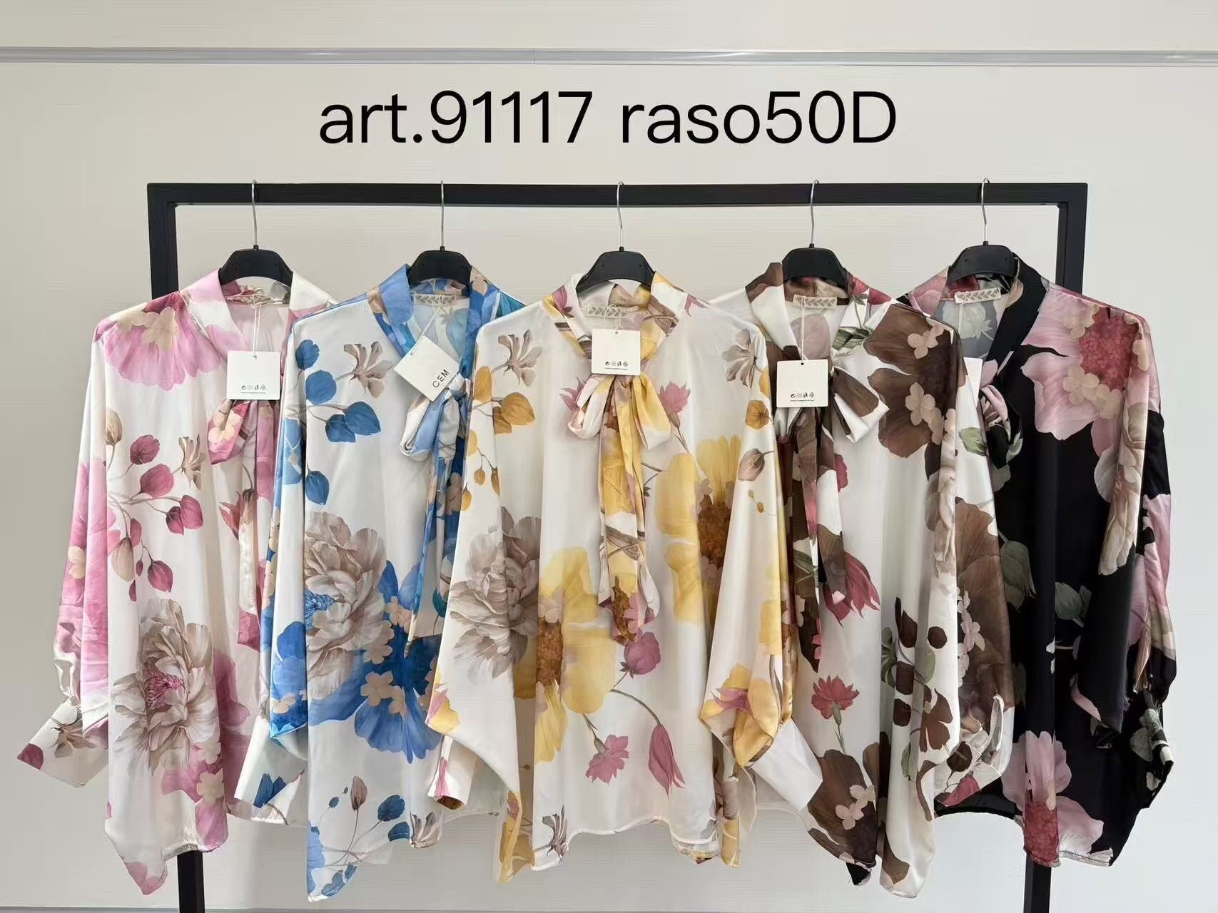 Floral print satin pussy-bow blouse