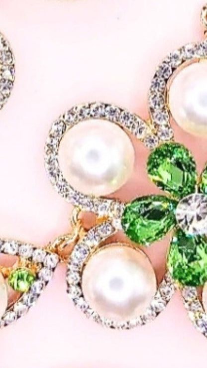 Pearl Crystal Flower Necklace & Earrings Set