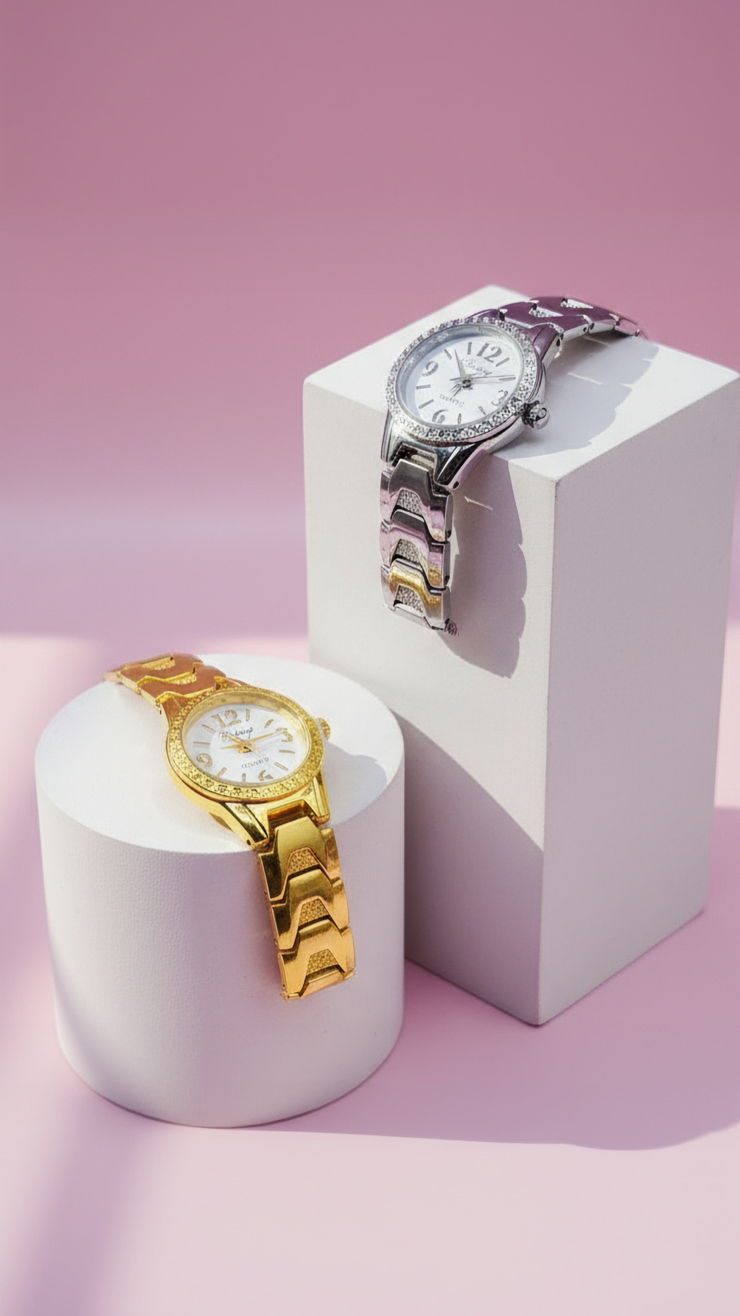 Metallic Round Face Quartz Movement Watch