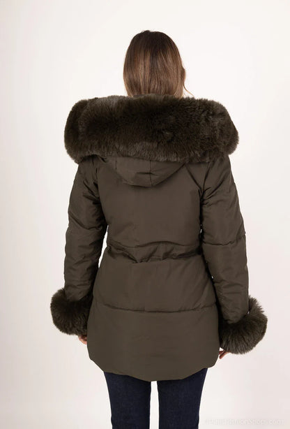 Mid-length down jacket with fur