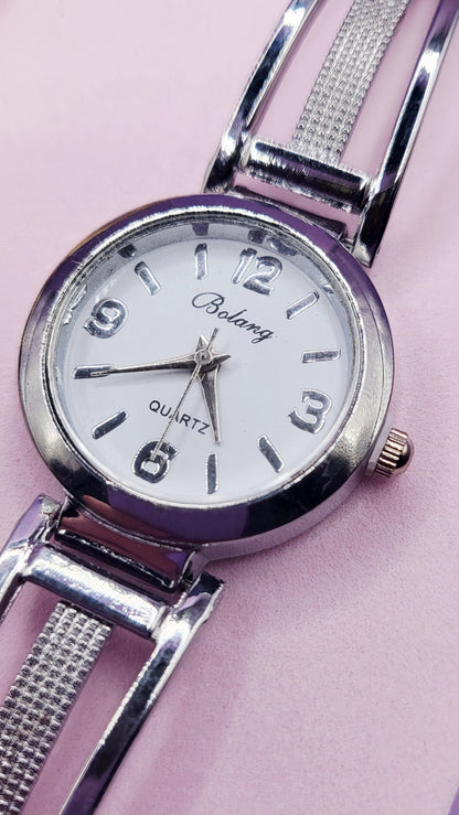 Essence Round Quartz Watch