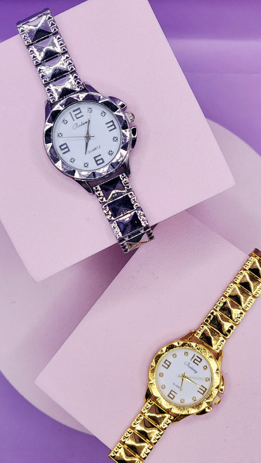 Metallic Round Quartz Watch