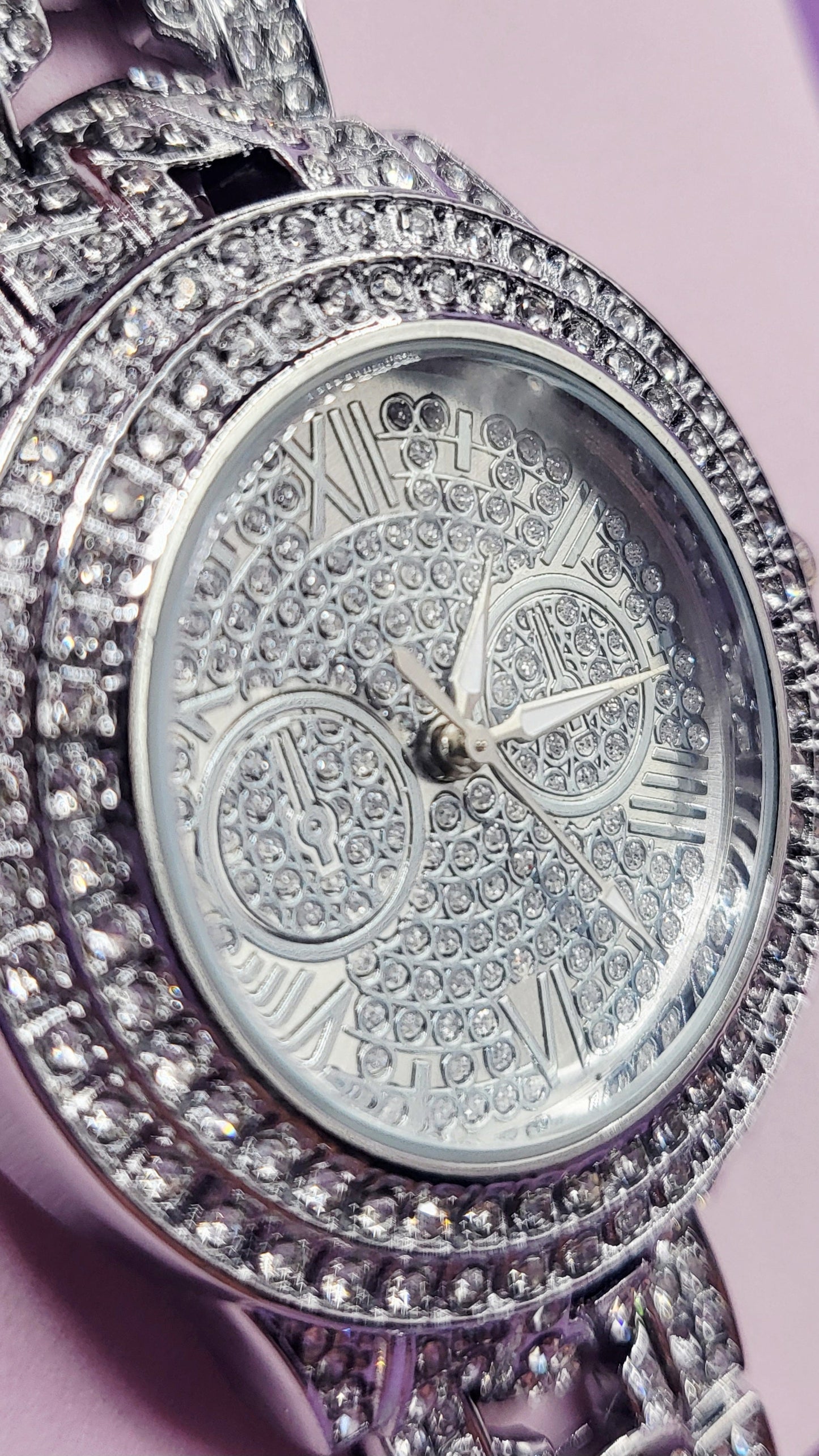 Queen Crystal Round Face Watch