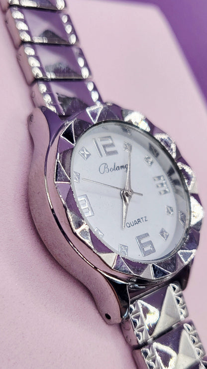 Metallic Round Quartz Watch